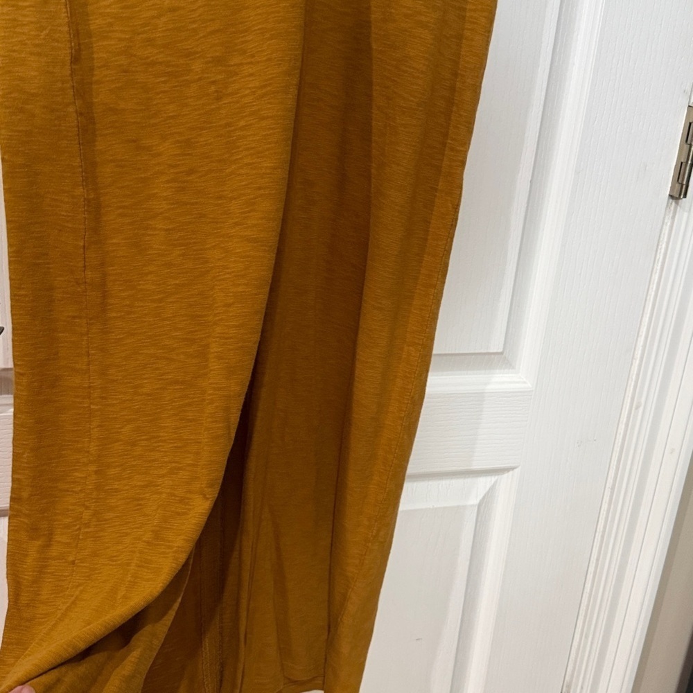 Universal thread size, small Mustard Yellow/antique gold V-Neck Dress NWT - Picture 2 of 3